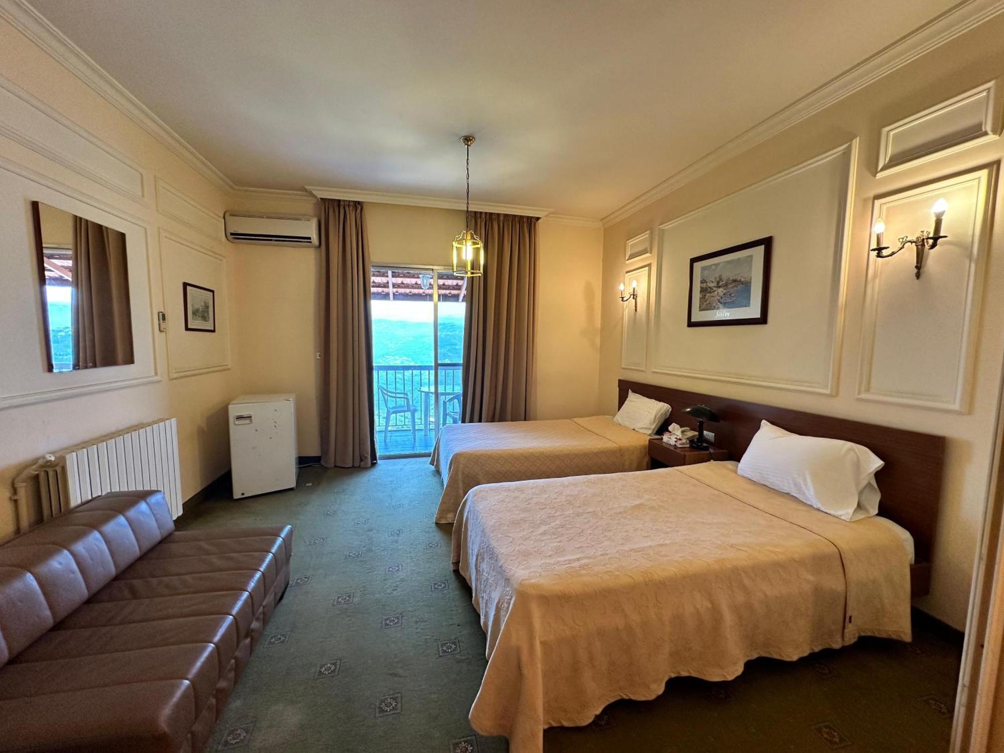 Le Crillon Otel Brummana Dış mekan fotoğraf