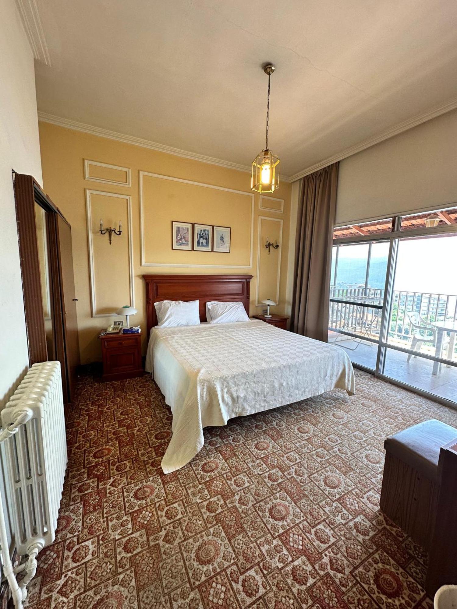 Le Crillon Otel Brummana Dış mekan fotoğraf