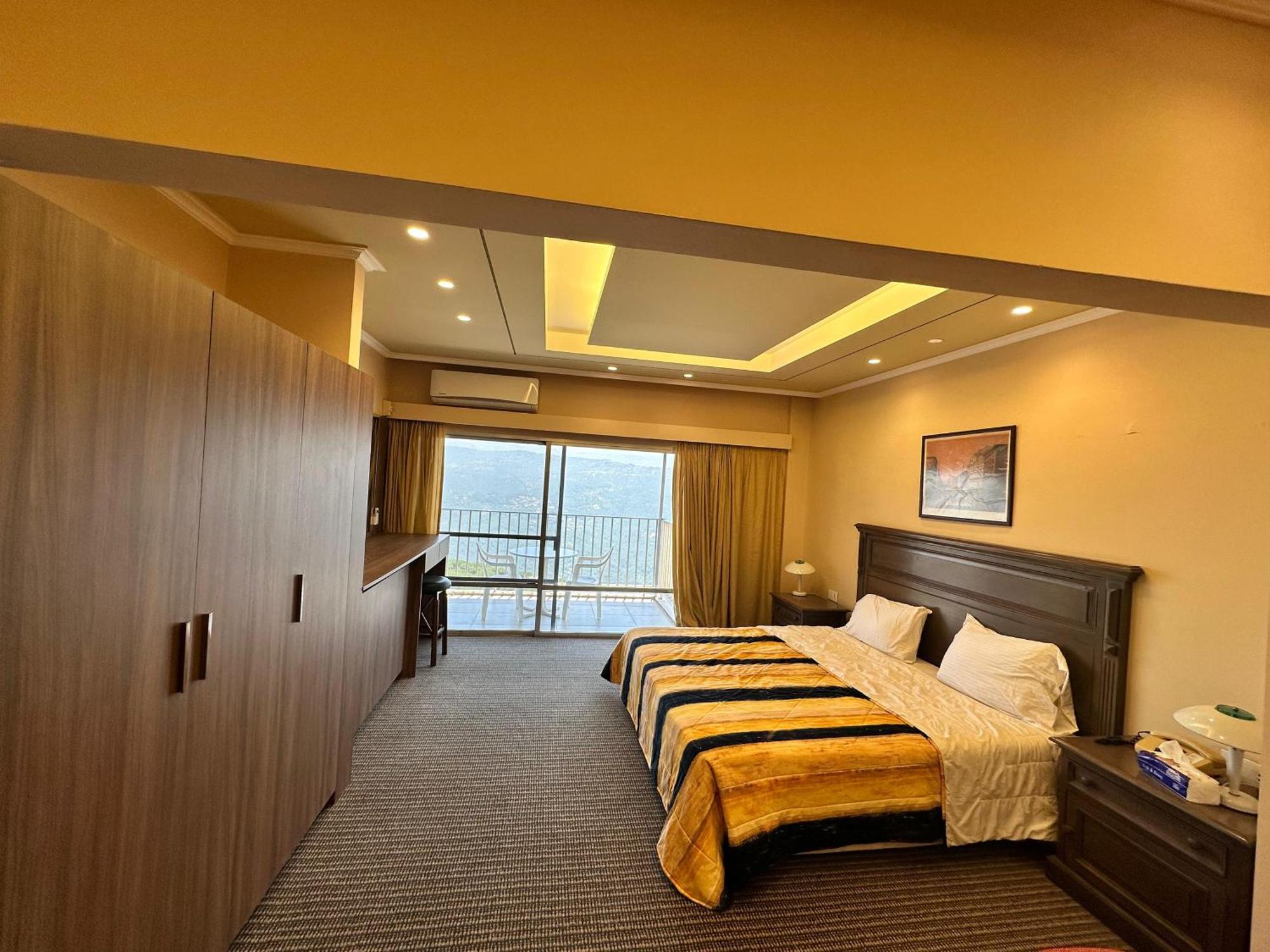 Le Crillon Otel Brummana Dış mekan fotoğraf