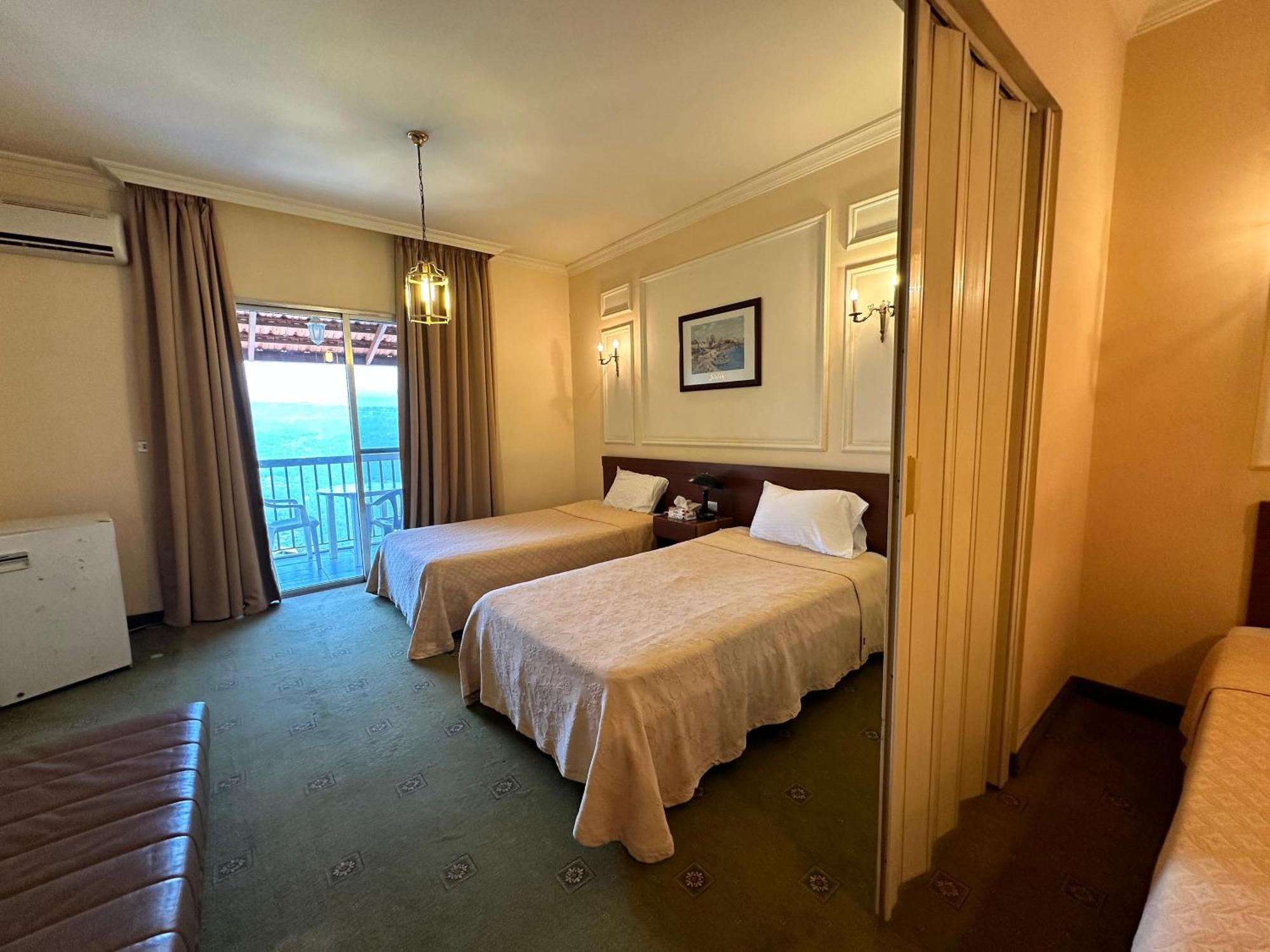 Le Crillon Otel Brummana Dış mekan fotoğraf