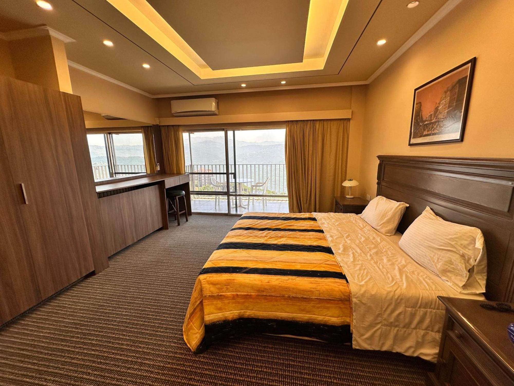 Le Crillon Otel Brummana Dış mekan fotoğraf